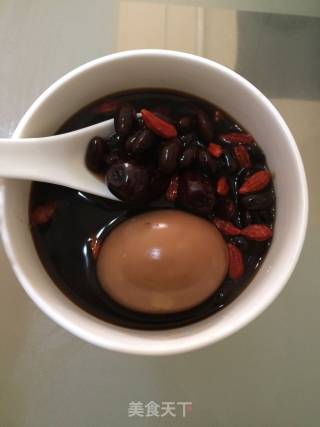阿胶小食谱（二）阿胶首乌黑豆炖鸡蛋的做法步骤：3