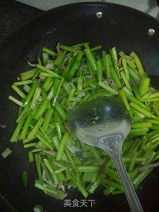 芹菜炒肉的做法步骤：4