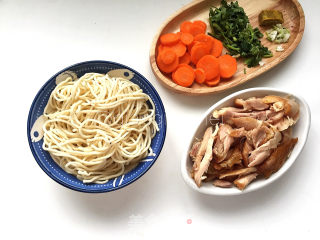 【山东】鸡肉咖喱面的做法步骤：1