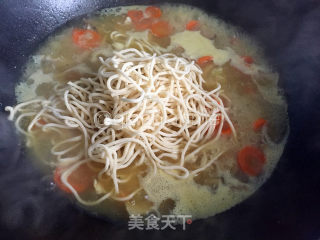 【山东】鸡肉咖喱面的做法步骤：5