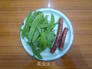【广东】腊味荷兰豆的做法步骤：1