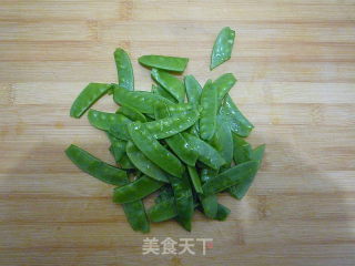 【广东】腊味荷兰豆的做法步骤：3