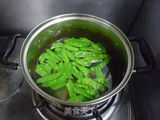 【广东】腊味荷兰豆的做法步骤：4