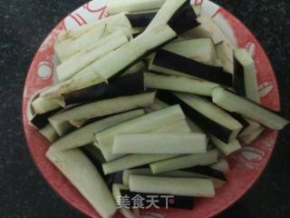 【四川】鱼香茄子的做法步骤：1