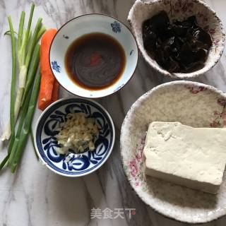 【山东】鱼香豆腐的做法步骤：1