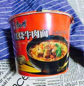 #就是这个味儿#康师傅红烧牛肉面的做法步骤：1
