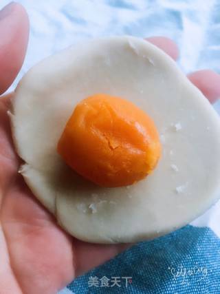 蛋黄酥的做法步骤：10