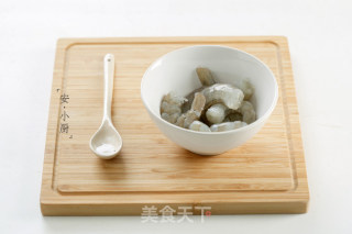 鲜虾韭黄春卷的做法步骤：1