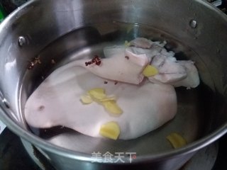 【四川】姜汁耳片的做法步骤：1