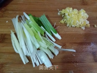 【四川】姜汁耳片的做法步骤：2