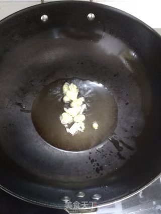 【山东】西葫芦炒蛤喇肉的做法步骤：4