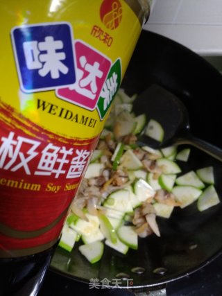 【山东】西葫芦炒蛤喇肉的做法步骤：7