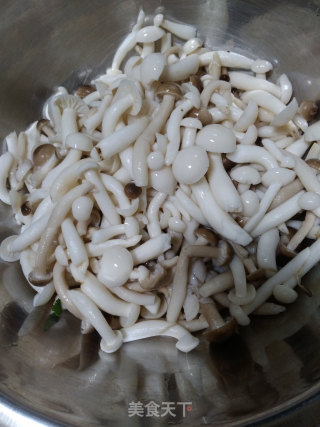 【山东】清炒白玉菇的做法步骤：1
