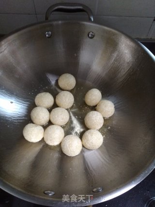 【山东】炸芝麻球的做法步骤：4