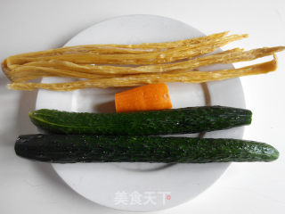 【东北】腐竹拌黄瓜的做法步骤：1