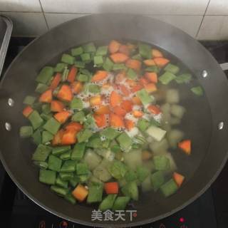 【河南】腊肠焖饭(微波炉版)的做法步骤：4