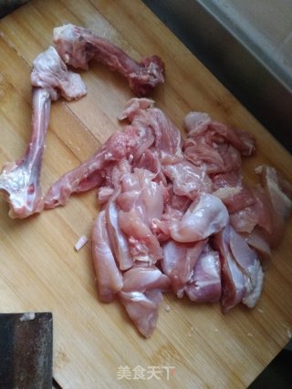 【山东】辣炒鸡腿土豆的做法步骤：1