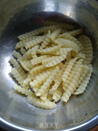 【山东】辣炒鸡腿土豆的做法步骤：2