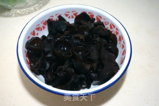 【北京】凉拌木耳黄瓜片的做法步骤：1