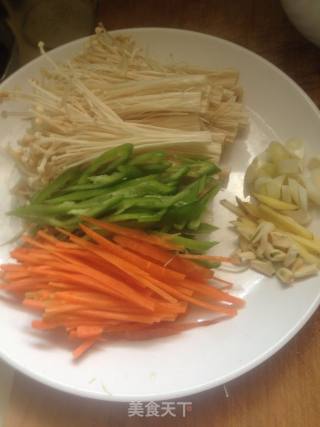 金针菇炒肉丝的做法步骤：2