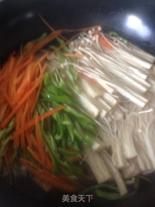 金针菇炒肉丝的做法步骤：3