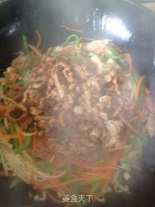 金针菇炒肉丝的做法步骤：8