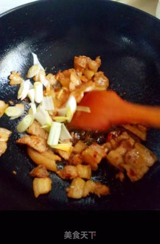 【山东】彩椒炒回锅肉的做法步骤：4