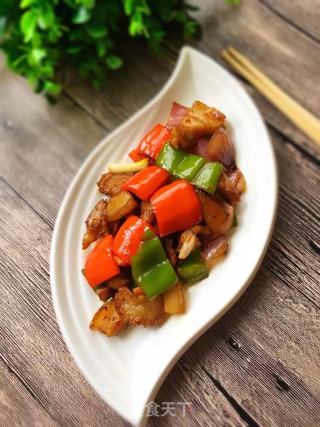 【山东】彩椒炒回锅肉的做法步骤：7