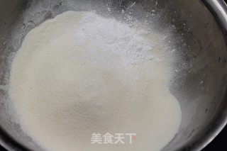 【辽宁】天鹅大米糕（之一）的做法步骤：1