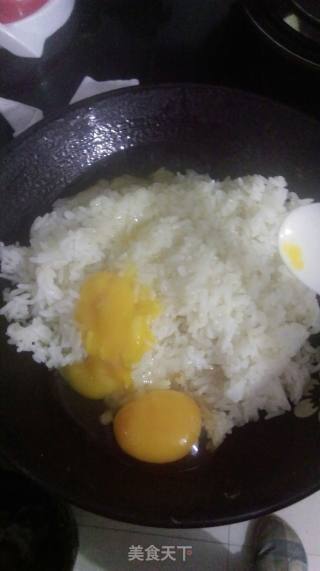 酱油炒饭的做法步骤：2