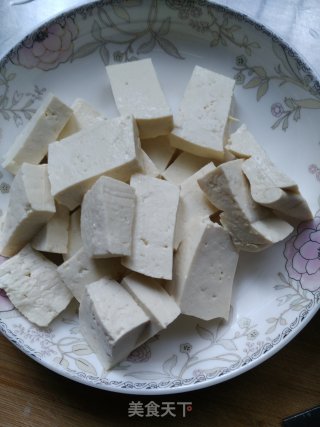 【山东】茄汁煎豆腐的做法步骤：1