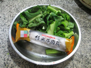 【宁波】牛肉丸炒天菜芯的做法步骤：1