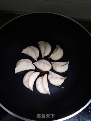 【山东】包菜煎饺的做法步骤：11