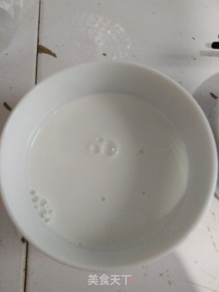 牛奶蒸蛋的做法步骤：2