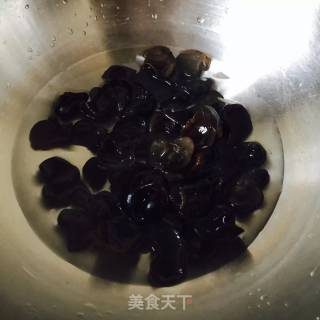【江苏】凉拌木耳的做法步骤：2