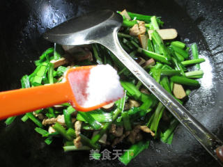 【宁波】韭菜里脊肉炒鸡蛋干的做法步骤：7