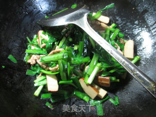 【宁波】韭菜里脊肉炒鸡蛋干的做法步骤：8