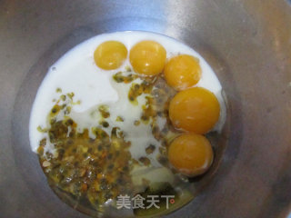 【河南】百香果小蛋糕的做法步骤：1