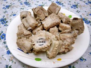 【花漾美食】糖醋排骨的做法步骤：1