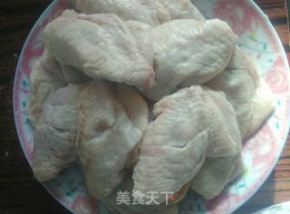 可乐鸡翅的做法步骤：1