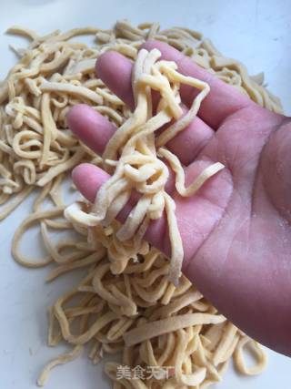 葡萄干沙琪玛的做法步骤：1