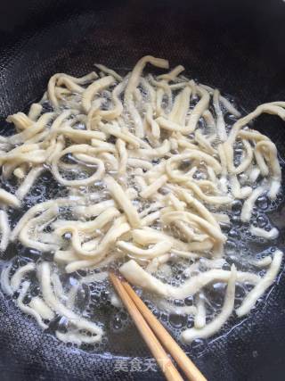 葡萄干沙琪玛的做法步骤：2