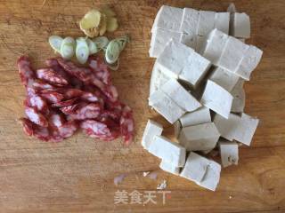 【东北】腊味豆腐的做法步骤：1