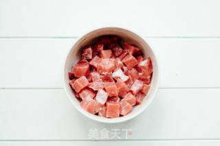 【上海】黑椒杏鲍菇牛肉粒的做法步骤：1