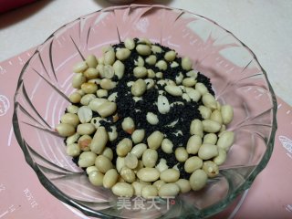【天津】花生黑芝麻牛轧糖的做法步骤：2