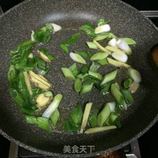 【浙江】蒜炒猪小肠的做法步骤：4