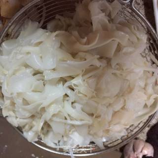 【金华】腊肉蒸箬笋的做法步骤：1