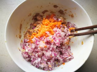 【烟台】猪肉洋葱馅饼的做法步骤：5
