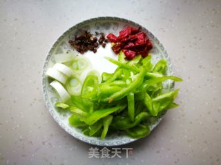【烟台】青椒土豆丝的做法步骤：2