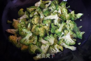 【天津】蒜蓉西兰花炒虾仁的做法步骤：4